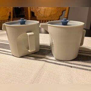 Tupperware cream and sugar, cream and blue